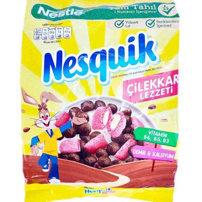 کورن فلکس با تکه های بالشتی مغزدار توت فرنگی نستله 310 گرمی Nestle Nesquik